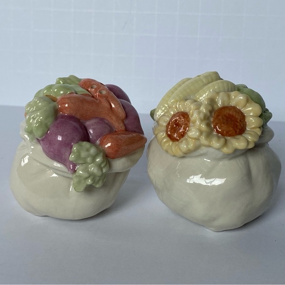 Vegetable Ceramic Salt & Pepper Shakers Ceramic EUC Sunflower Carrots Cabbages - Picture 1 of 13